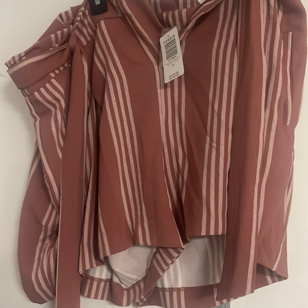 Torrid Rose stripe tie front shorts new 16